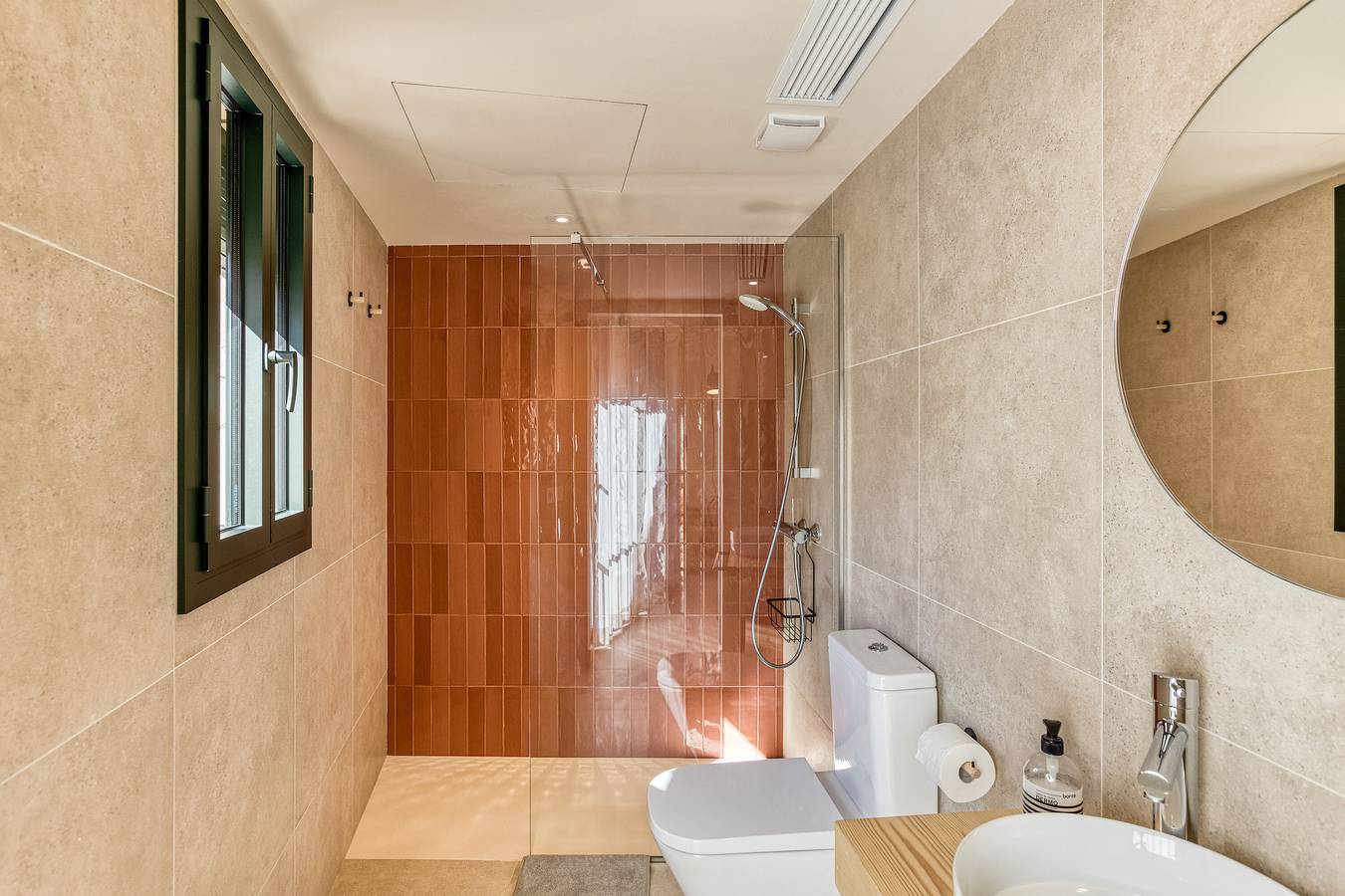 Bed and Breakfast 'Gavarres Habitació' con Wi-Fi y Aire Acondicionado in Forallac, Costa Brava