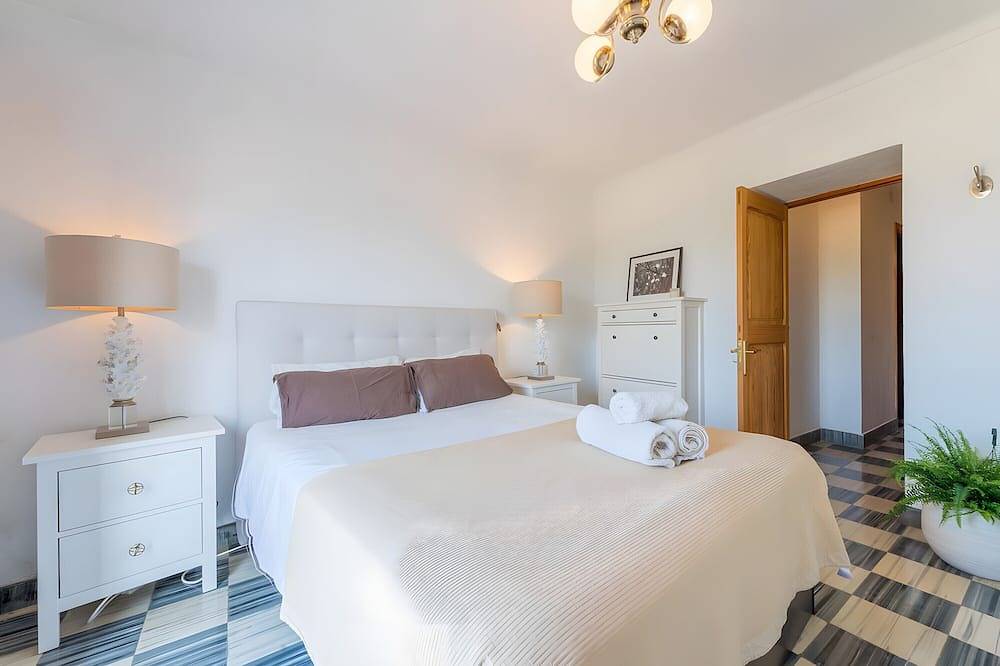 Holiday Home 'Ca'n Ruquet' with Mountain Views, Private Terrace & Wi-Fi in Campanet, Interior de Mallorca