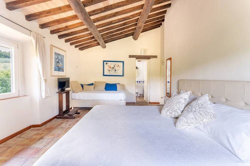 Casale Santa Caterina Hot Jacuzzi and Pool - Entire Umbrian Stone Villa in Collazzone, Perugia e dintorni