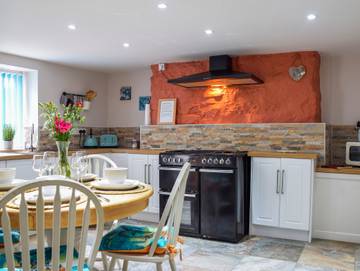 Log Cabin for 4 People in Buxton, Peak District, Photo 3