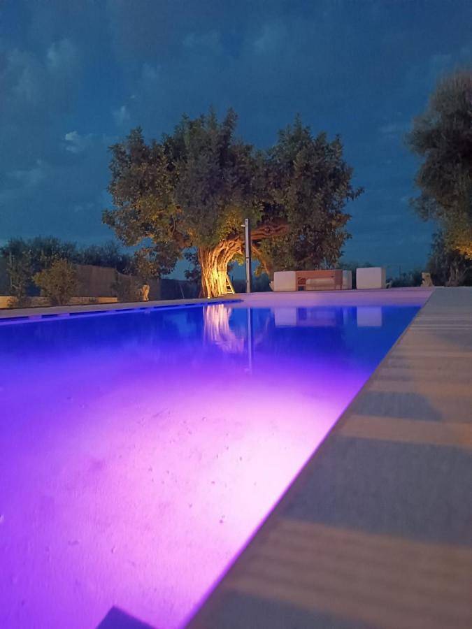 Villa con piscina per 9 persone, con piscina e panorama nonché giardino, adatto a famiglie con bambini a Monopoli