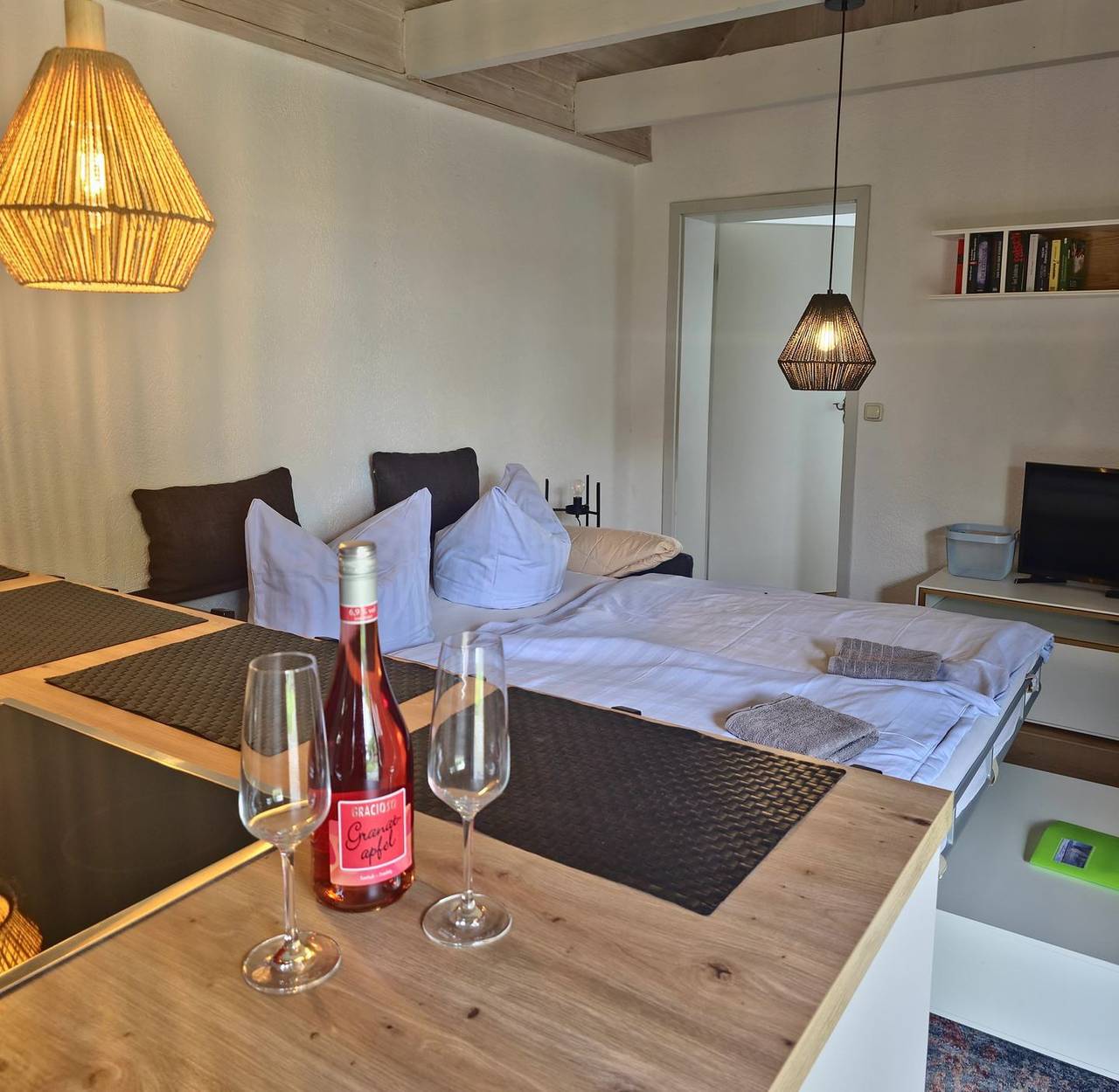 Fewo 3 – Piratenhöhle: Geräumig, hundefreundlich, mit Terrasse & Komfort in Neeberg, Krummin