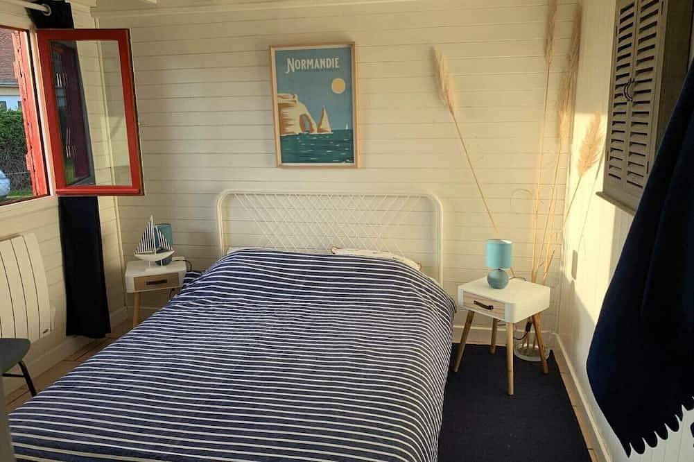 Wooden house 50 m from the landing beaches close to shops and restaurants in Asnelles, Côte de Nacre