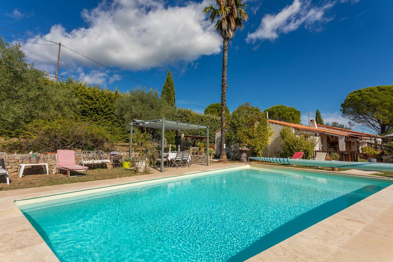 Ganze Wohnung, Appartement 'Les Tarentes' mit Bergblick, Gemeinschaftspool und Wlan in Cotignac, Brignoles Region