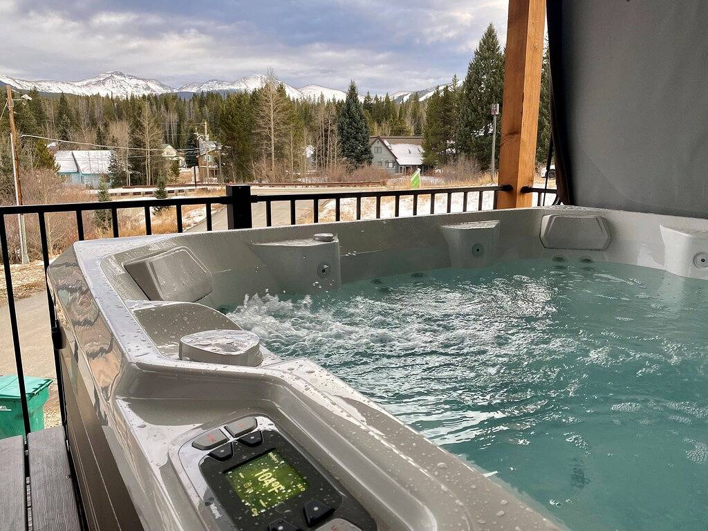 Downtown Wp Villa 1 I Arcade I Hot Tub I Great Views I Bunk Room I Discounted Attractions in Fraser, Arapaho and Roosevelt National Forests