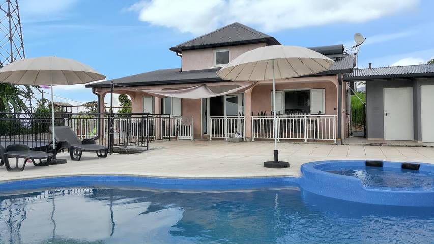Villa pour 23 personnes, avec terrasse et piscine sur l' Île de la Réunion