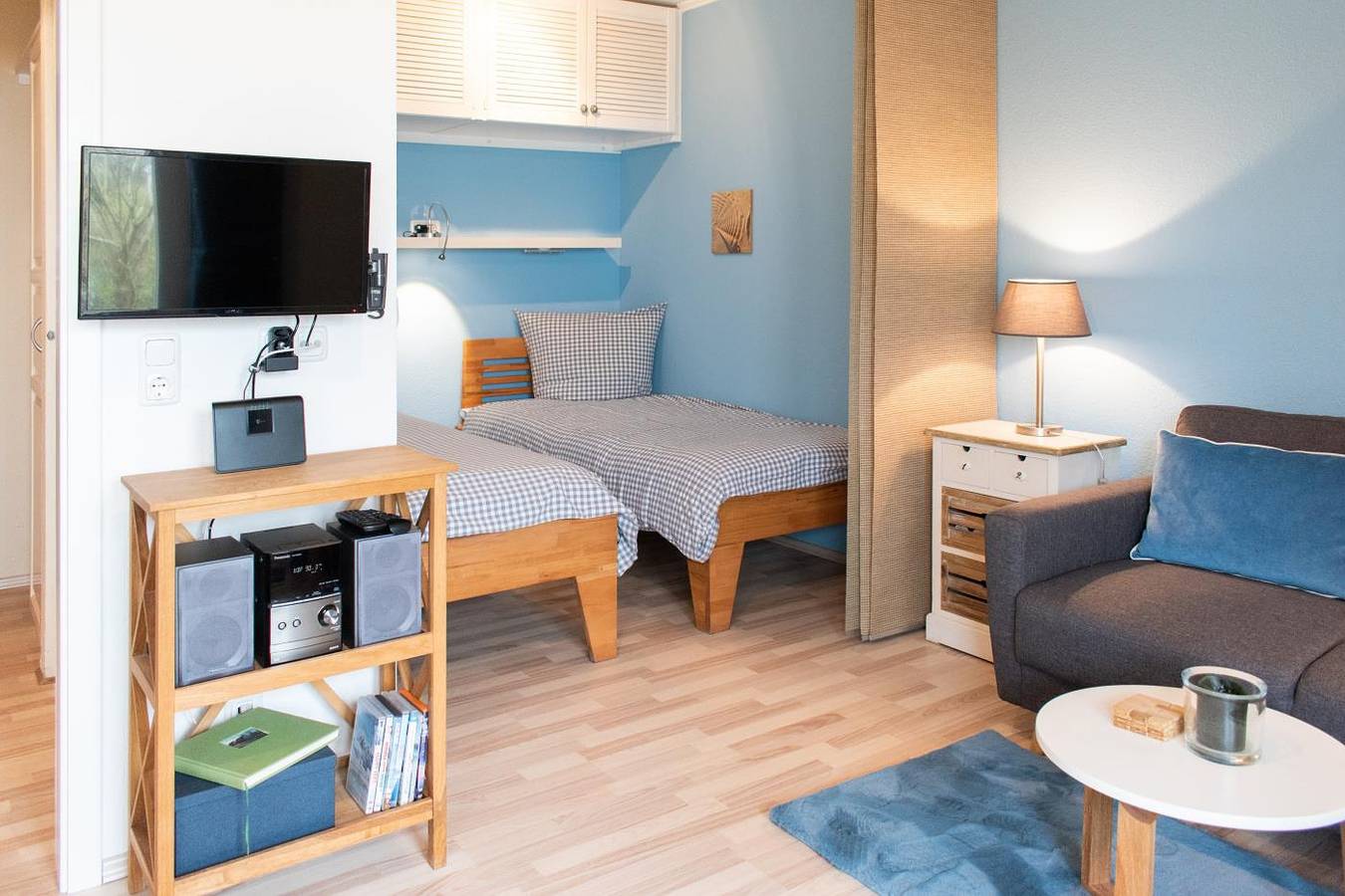 Ganze Wohnung, Niedliche Ferienwohnung Strandterrasse mit Terrasse und dem Meer vor der Tür in Scharbeutz, Ostholstein