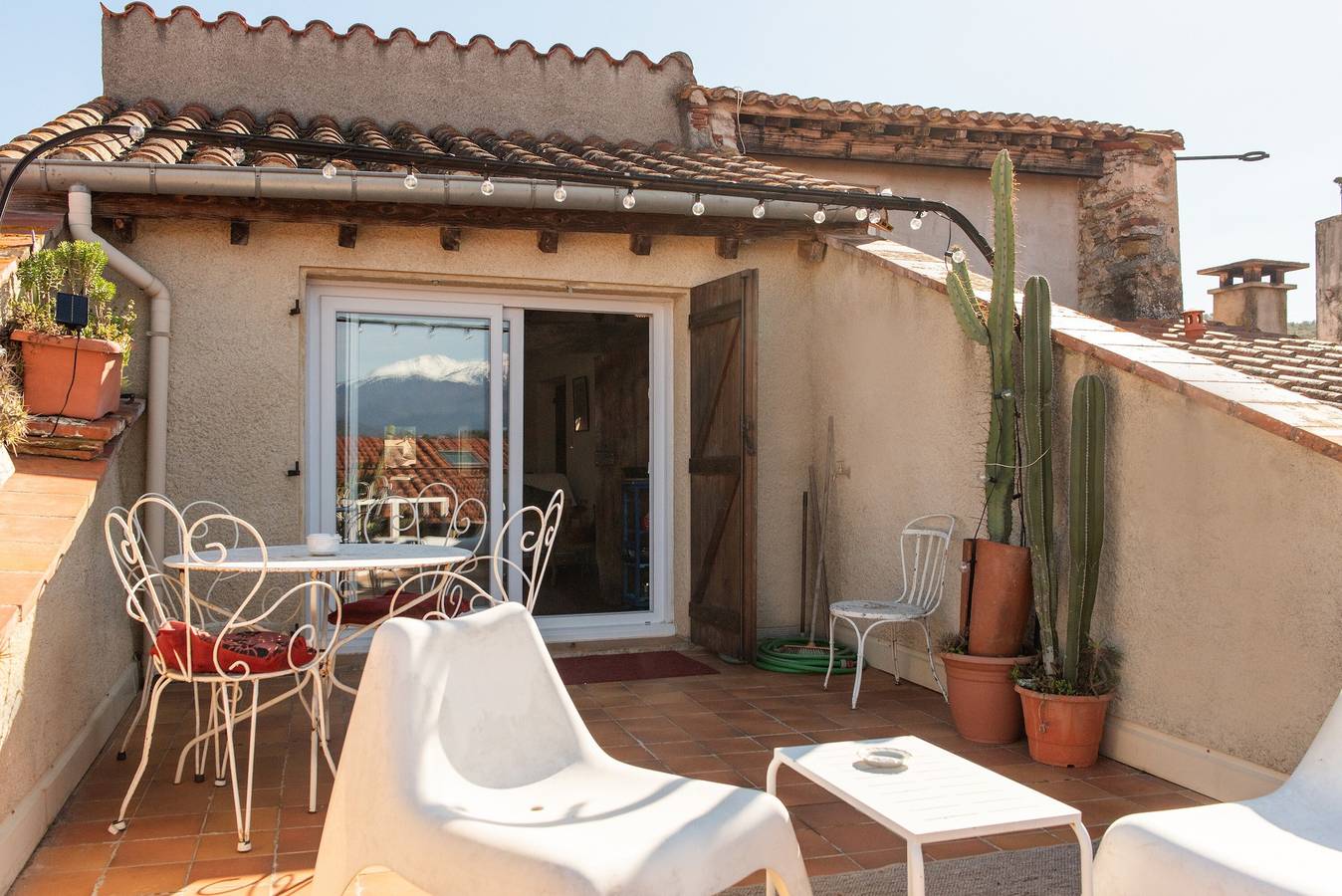 Studio entier, Hôte Particulier, erreur de l'Ia, Loft vue Canigou entre mer et montagne avec terrasse privée in Maureillas-las-Illas, Région de Céret