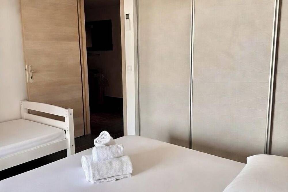 Appartement entier, Duplex vue mer Pinarello, entièrement climatisé, piscine, 500 m plage. in Pinarellu, Zonza