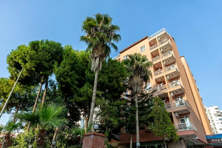 Hotel para 2 personas, con vistas además de jardín y piscina - 1