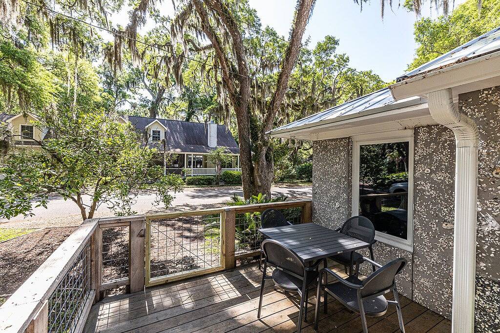 Village Revival! Perfect Village/Beach Location, Fully Renovated in St. Simons Island, Glynn County