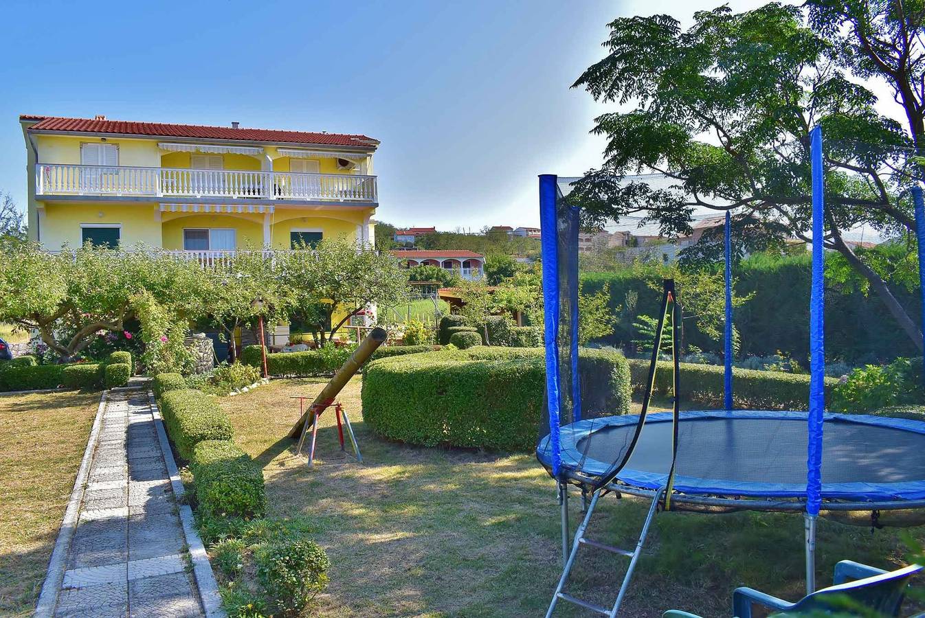 Ganze Ferienwohnung, Ferienwohnung mit 4 Bäder und Balkon für Familien  in Lopar, Rab