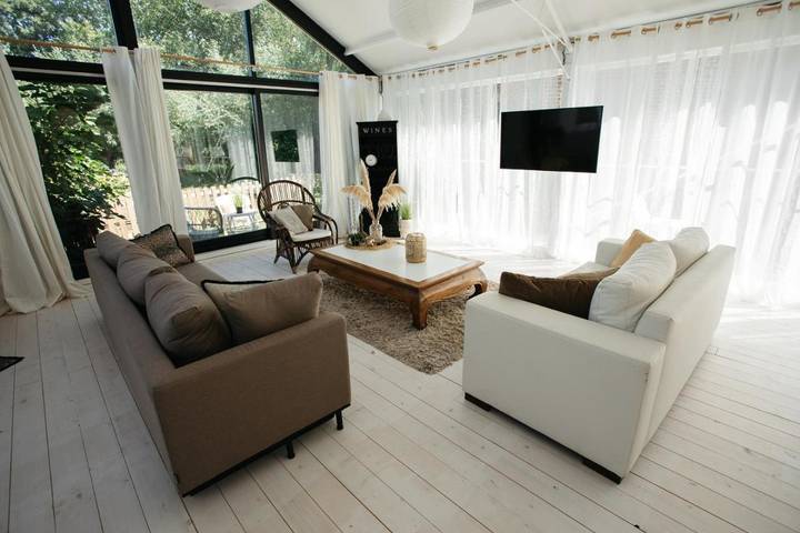 Location de vacances pour 6 personnes, avec Terrasse ainsi que Jardin et Sauna à Lisse