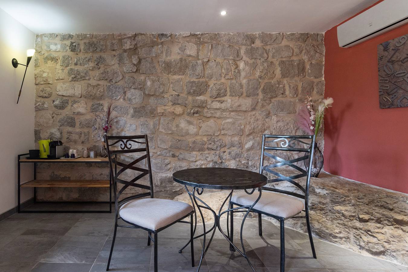 Habitación 'La Peireta-Romantique' con piscina compartida, Wi-Fi y aire acondicionado in Saint-Alban-Auriolles, Ardèche