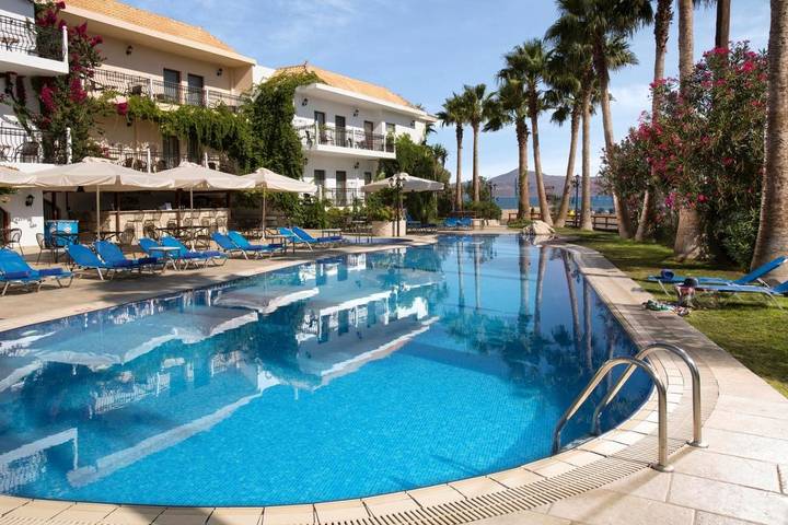 Hôtel pour 3 personnes, avec piscine et vue ainsi que sauna et jardin, adapté aux familles