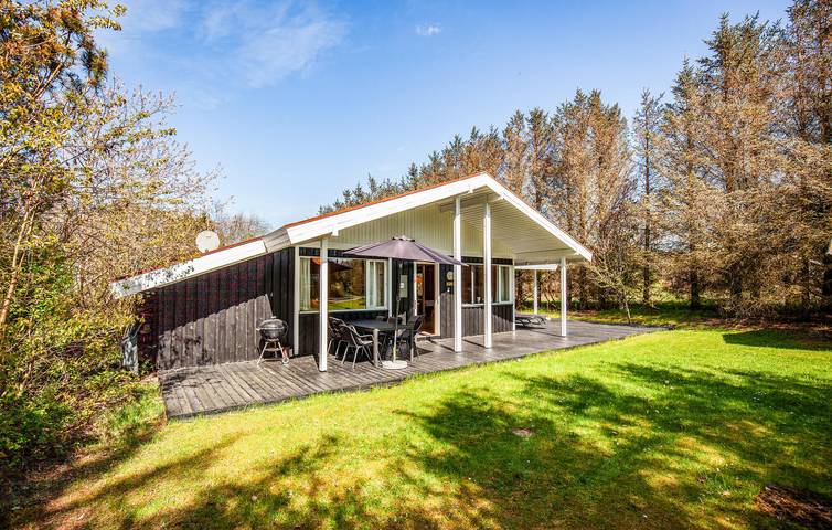 Ferieudlejning for 8 personer, med Terrasse og Jacuzzi samt Sauna i Trend