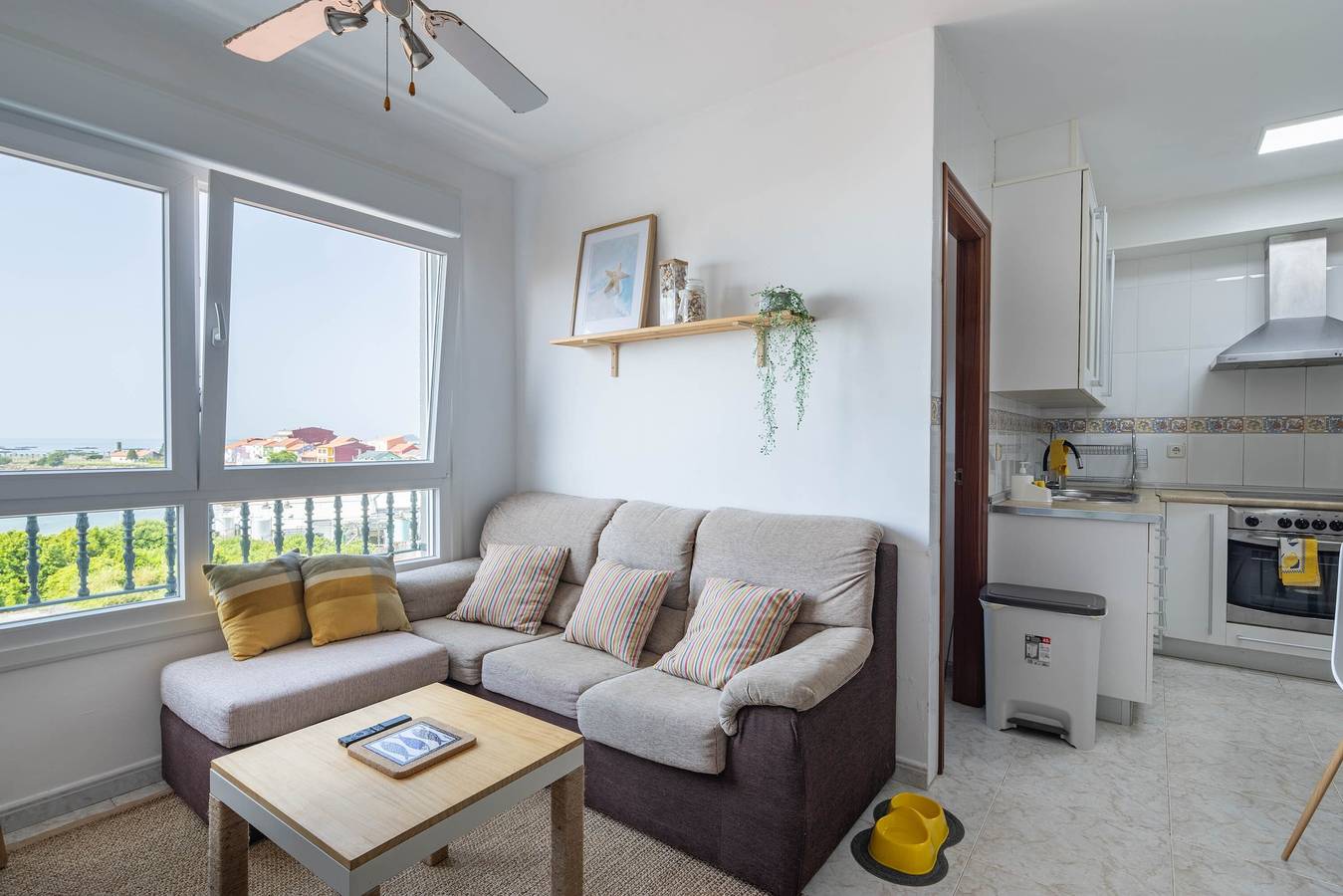Appartement entier, Appartement "Cabo Cruz" avec vue sur la mer, balcon et Wi-Fi in Boiro, Rías Baixas