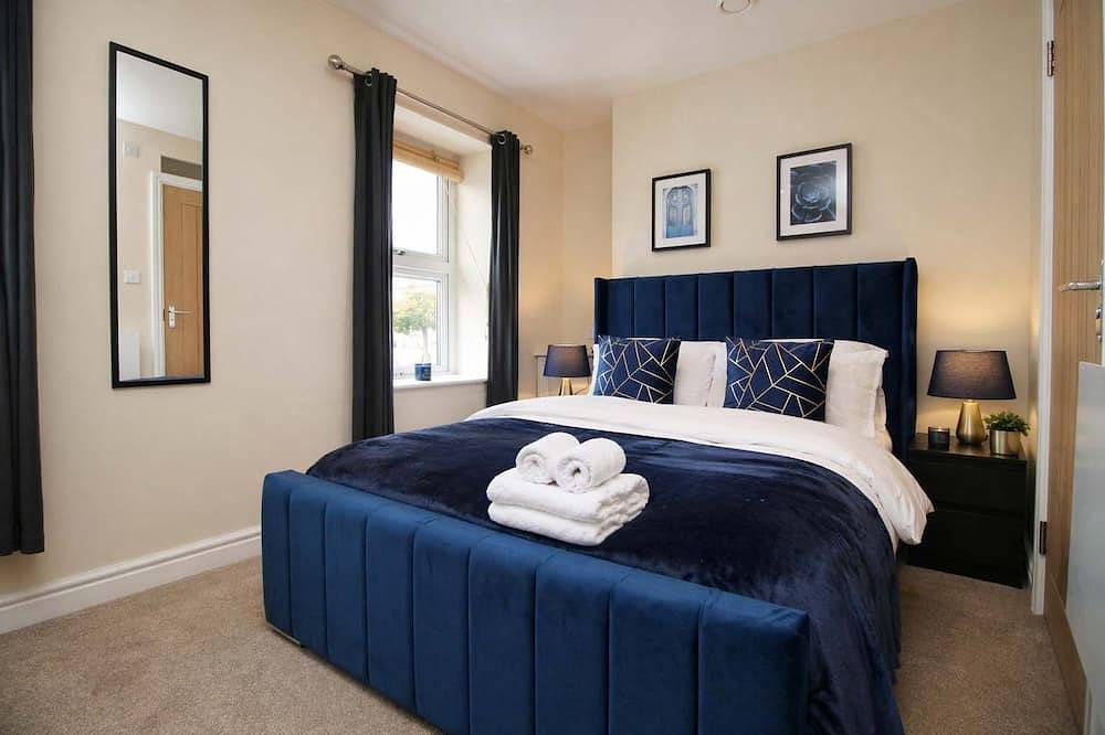 Queens Haven | Family Bay Retreat | Games Room in Penarth, Cardiff
