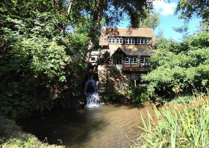 Location de vacances pour 5 personnes, avec Terrasse et Jardin ainsi que Vue sur le lac et Vue à Courcy