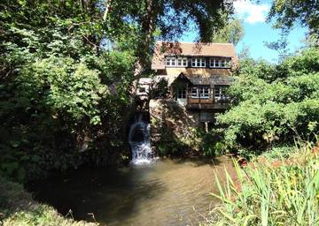 Gîte pour 5 personnes, avec vue ainsi que vue sur le lac et jardin à Courcy