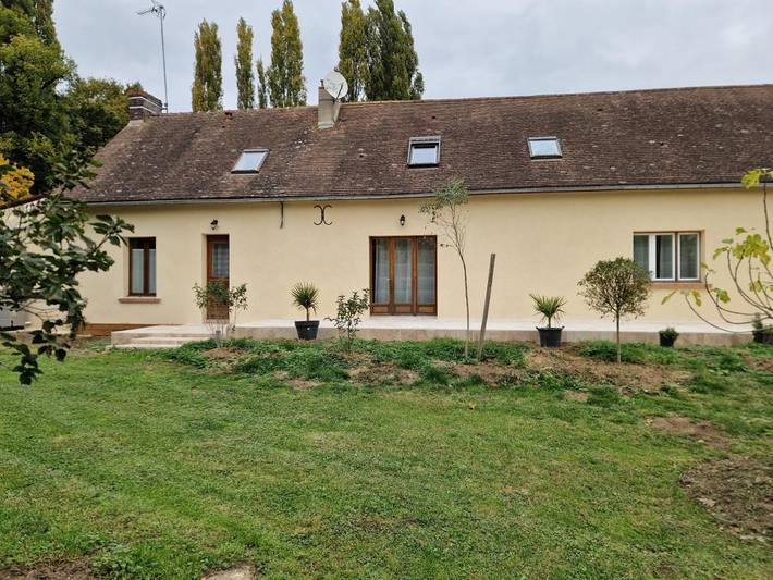 Location de vacances pour 10 personnes, avec jardin ainsi que vue et terrasse à Sargé-lès-le-Mans