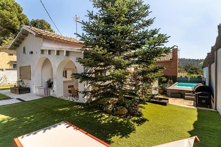 Chalet para 4 personas, con Terraza además de Piscina y Vistas en Valles Occidental