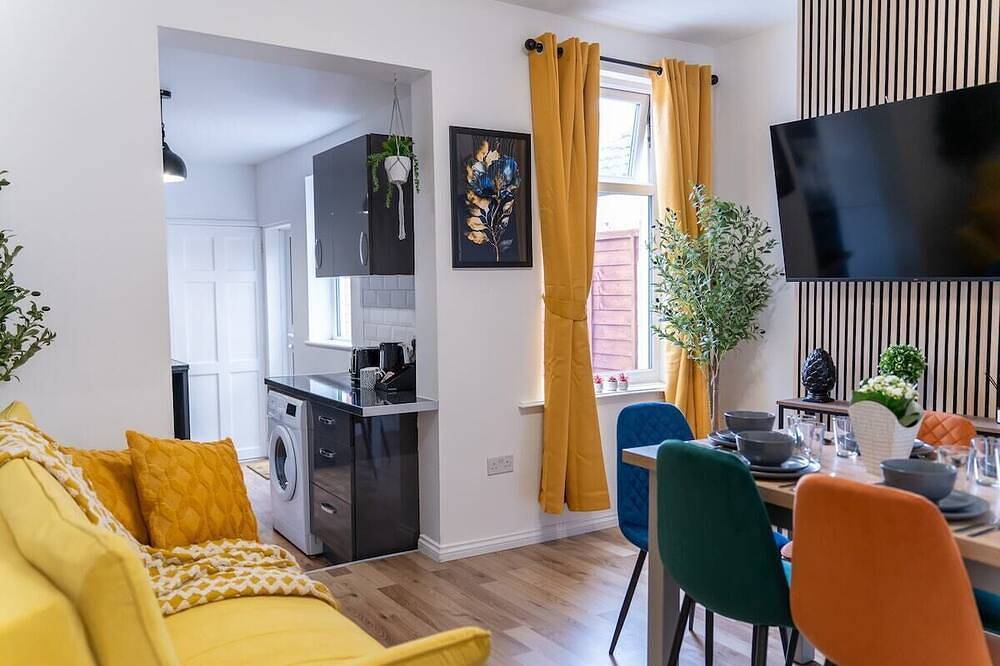 Open Mind Property - Luxury 5 Beds & Free Parking in Portsmouth, Südostengland