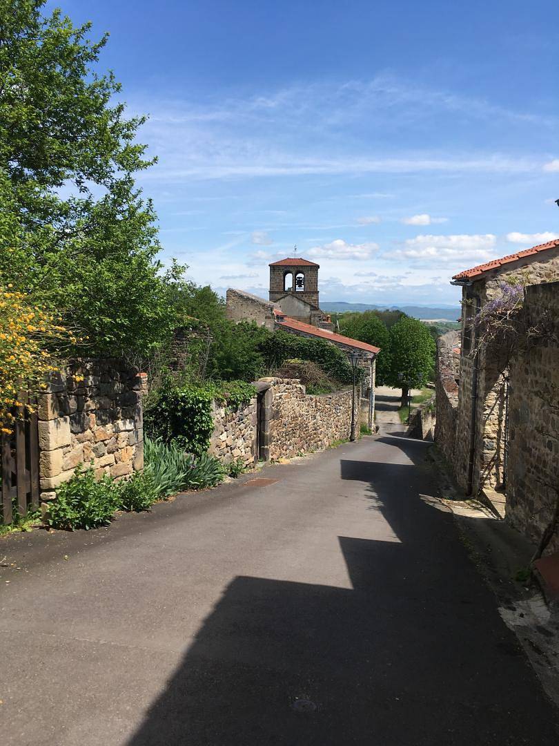 Gîte für 2 Personen mit Garten in Montaigut-le-Blanc, Besse-et-Saint-Anastaise und Umgebung