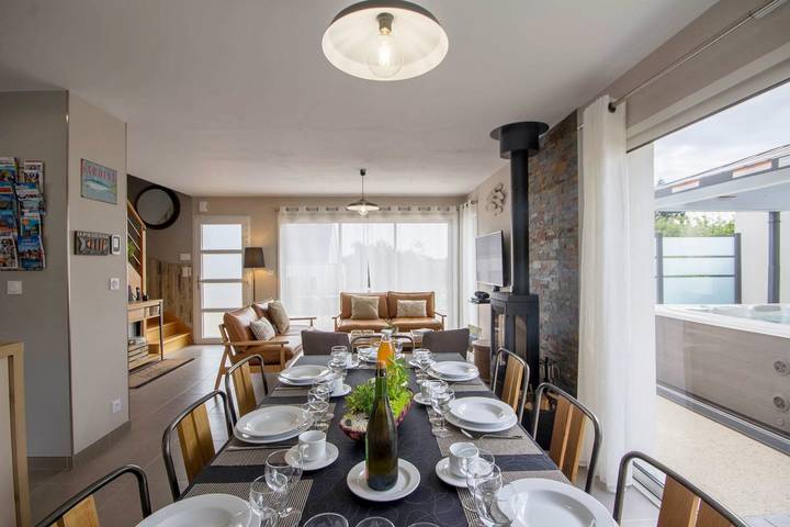 Gîte pour 8 personnes, avec terrasse ainsi que jardin et jacuzzi à Baden (France) - 2