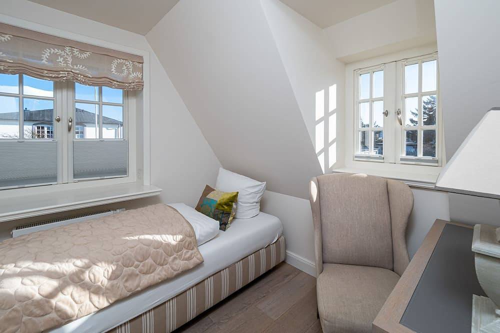 Traumhaftes Reet-Strandhaus mit 6 Zimmern auf ca. 200 m², für bis zu 6 Personen. in Wenningstedt, Sylt