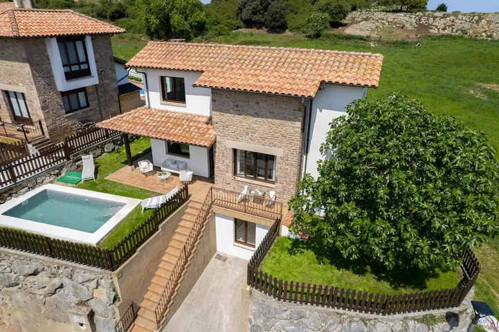 Casa de vacaciones para 16 personas, con piscina además de terraza y vistas, Se admiten mascotas - 1
