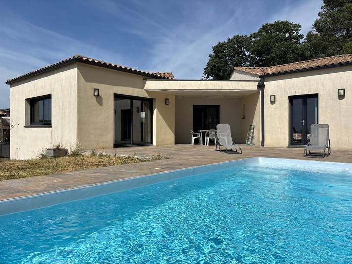 Location de vacances pour 6 personnes, avec Terrasse et Jardin ainsi que Piscine et Vue à Palaja