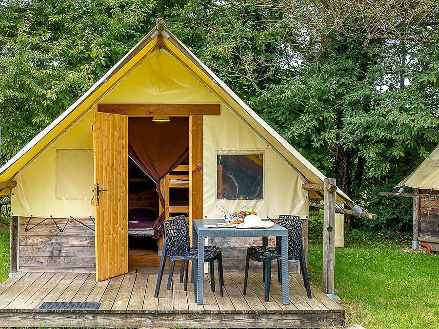 Camping Les Ballastières - Vosges du Sud - Tente en toile et en bois 4 personnes - Canadienne 2 chambres in Champagney, Parc naturel régional des Ballons des Vosges