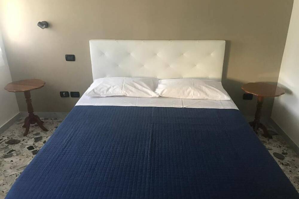 Villa San Giuseppe Brindisi - Camera Familiare con Bagno Privato in Brindisi, Salento