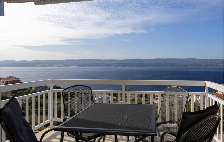 Ganze Ferienwohnung, Gemütlich, 1 km vom Strand entfernt: Terrasse, WLAN, Parkplatz und Klimaanlage in Stanici, Omis-Riviera