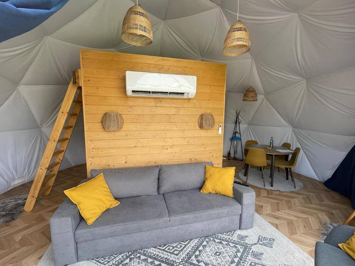 Tent in Szczytna, Sudety (Polska)