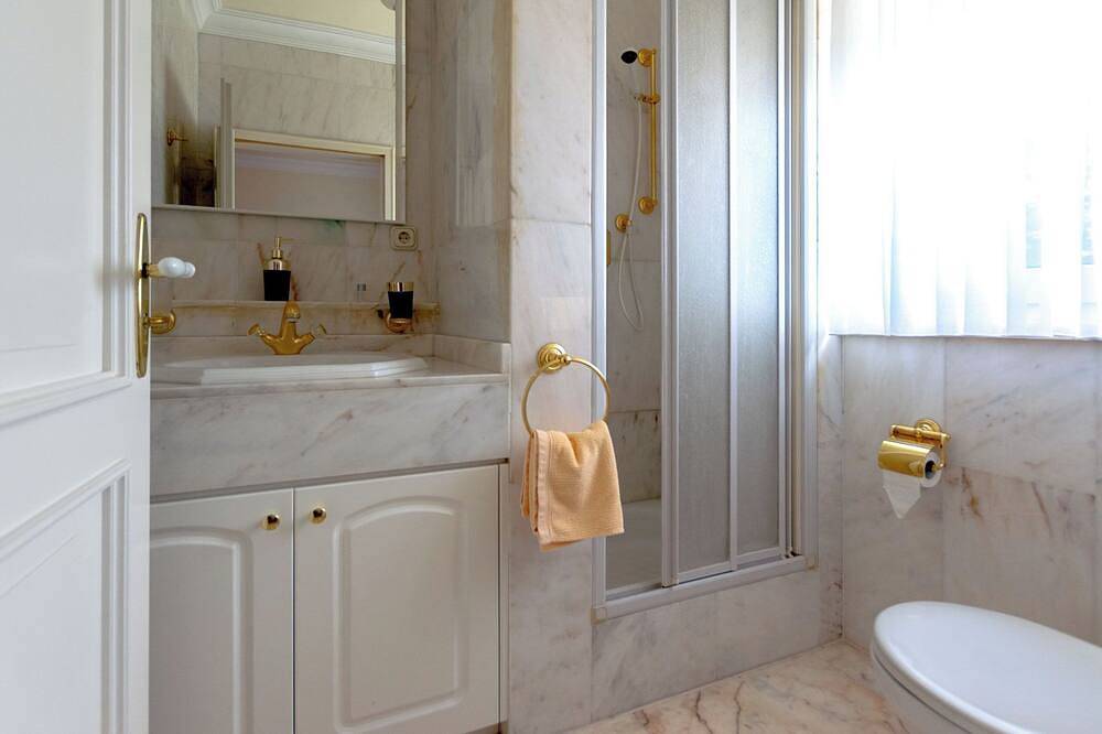 Apartamento entero, Large Penthouse Apartment in a Luxury Villa with Pool ans Sea View in Chayofa, Arona 