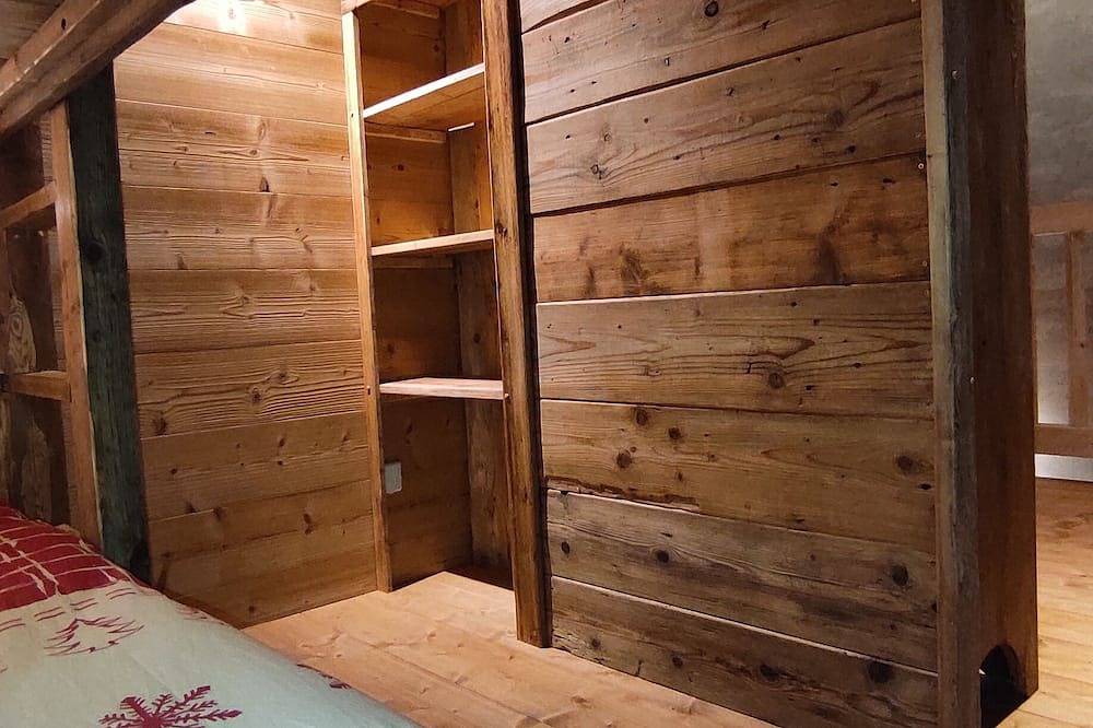 Demi-Chalet savoyard 4 pers. quasi-neuf au milieu des montagnes in Glières-Val-de-Borne, Région de Bonneville