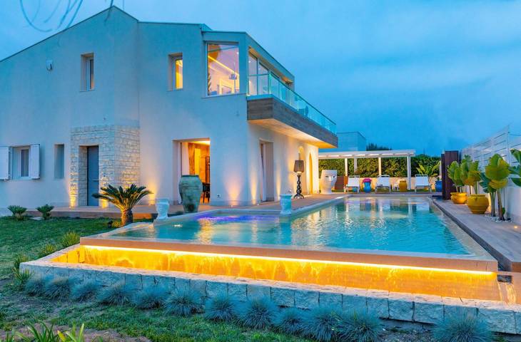 Chalet para 10 personas, con terraza además de jardín y piscina - 1