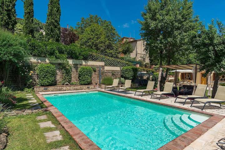 Attico per 10 persone, con giardino, con animali domestici ad Arezzo