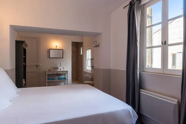 Location de vacances pour 12 personnes, avec jardin et terrasse dans Arenes D Arles - 4
