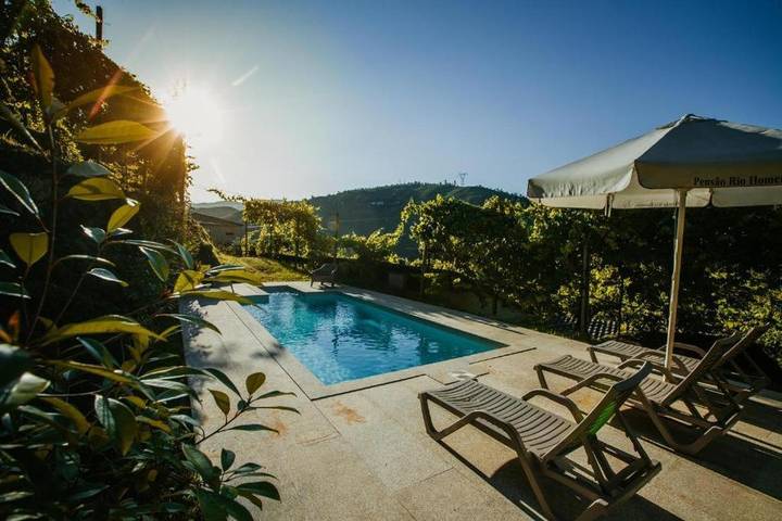 Location de vacances pour 4 personnes, avec piscine ainsi que jacuzzi et jardin à Terras de Bouro - 3