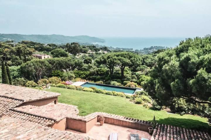 Villa pour 16 personnes, avec jardin et vue, animaux acceptés à La Croix-Valmer