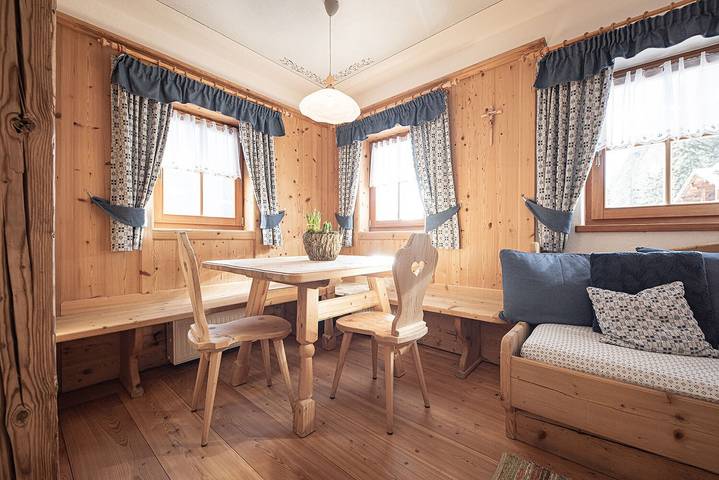Entire apartment, Holiday Apartment "Enzian" with Mountain View, Balcony & Wi-Fi in Hohe Tauern, Sand in Taufers