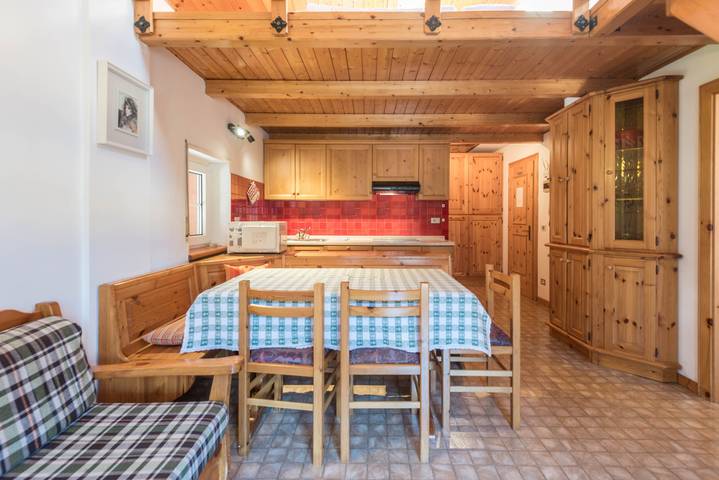 Appartamento per 5 persone, con giardino e balcone a Canazei
