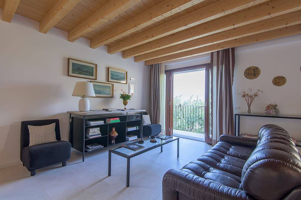 Ganze Wohnung, Dependance In Riva al Lago second floor in Marone, Gemeinde Marone
