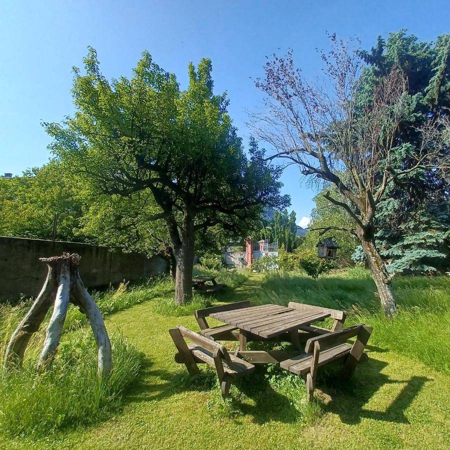 Chalet Les Cols - Chambres avec terrasse & jardin - proche de la nouvelle gare in Saint-Jean-de-Maurienne, Région de Saint-Jean-de-Maurienne