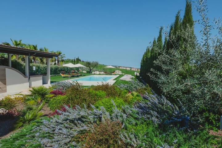 Villa für 14 Personen, mit Balkon und Terrasse sowie Garten und Kinderpool