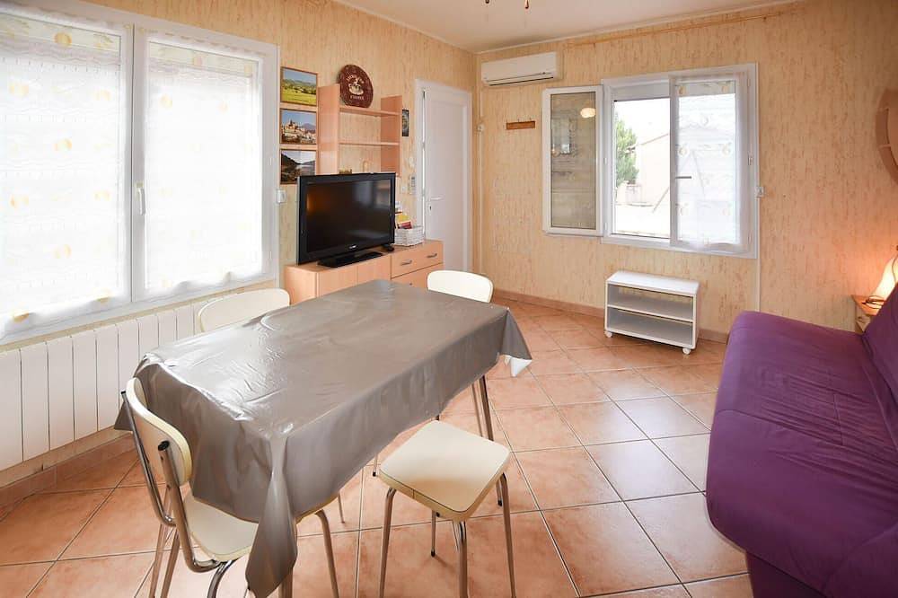 Schönes Haus in Caromb mit privatem Swimmingpool, der drinnen oder draußen. in Caromb, Parc naturel régional du Mont-Ventoux