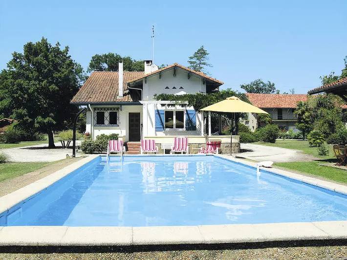 Villa für 10 Personen, mit Pool und Terrasse - 1